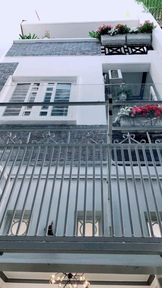 Nhà mới 3 tầng SHR đường Thích Quảng Đức P4 Phú Nhuận 40m2 giá 5,3 tỷ