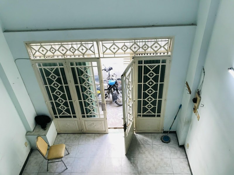 Bán nhà ngay ngã 4 Nguyễn Văn Trỗi, Q. Phú Nhuận, 4 lầu BTCT, 4 phòng.