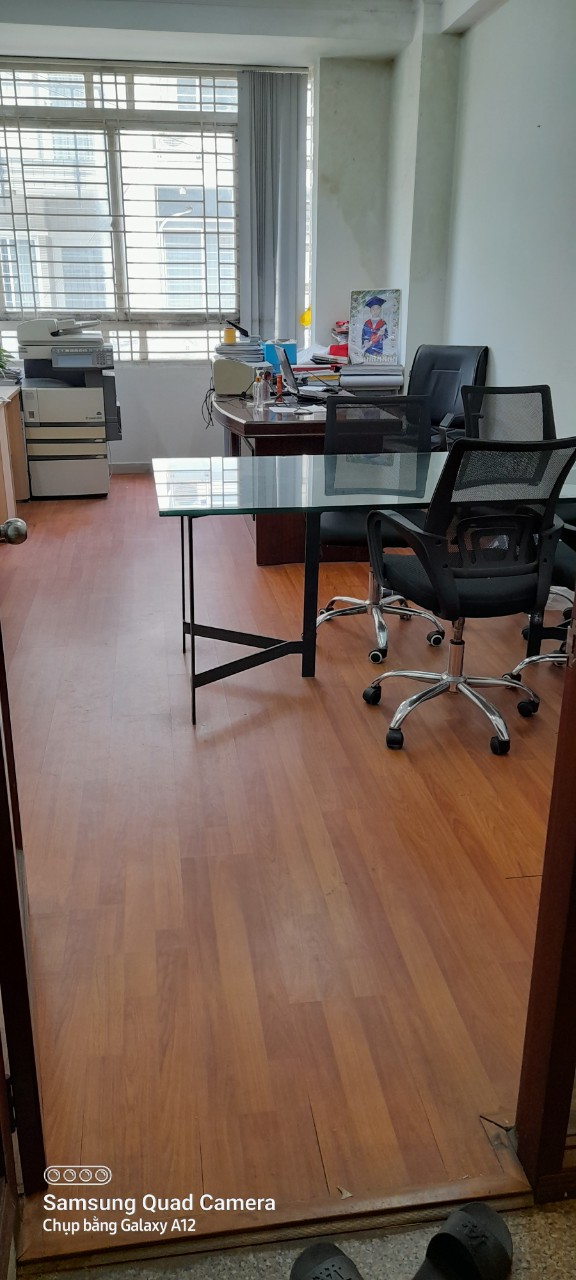 CHÍNH CHỦ cho thuê 1 phòng trống 30m2 (lầu 1) làm văn phòng công ty trong khu văn phòng, 39 đường Hoa Hồng 2, phường 2, quận Phú Nhuận