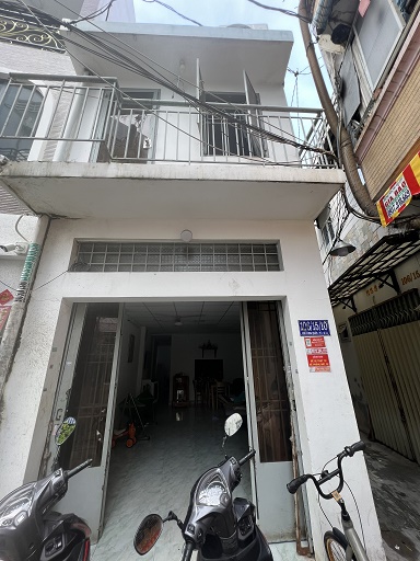 Cho thuê nhà cấp 4 có gác lửng suốt đường Lạc long Quân, Phường 3, Quận 11, Hồ Chí Minh.