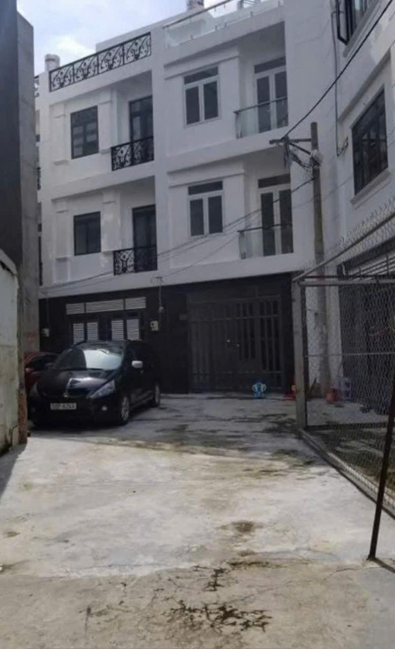 https://chothuephongtro.me/phong-tro-ngay-cho-pham-van-hai-co-ban-cong-san-thuong-chi-hon-3-trieu-thang-2-pr163571.html