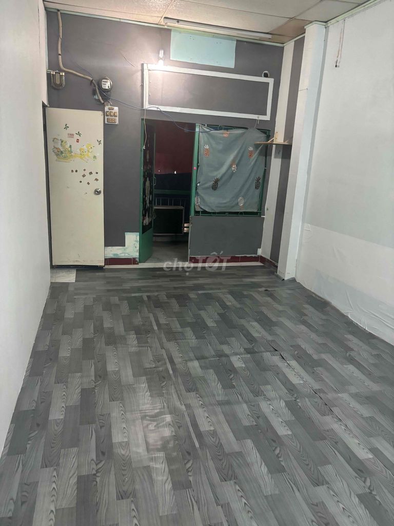 Cho nữ thuê phòng có ban công rộng thoáng,phòng trống giá chỉ hơn 3Tr ở Phú Nhuận
