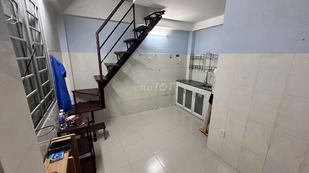Cho Thuê Phòng trọ kiểu CCMN Quận 4 mới chỉ 4 triệu/tháng có lầu ở được 2 người.