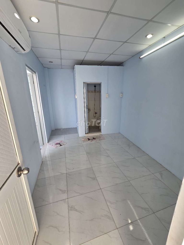 Phòng trọ kiểu cc mini Q.4 có ban công, chỉ hơn 3Tr/tháng,rộng rãi, sạch sẽ.