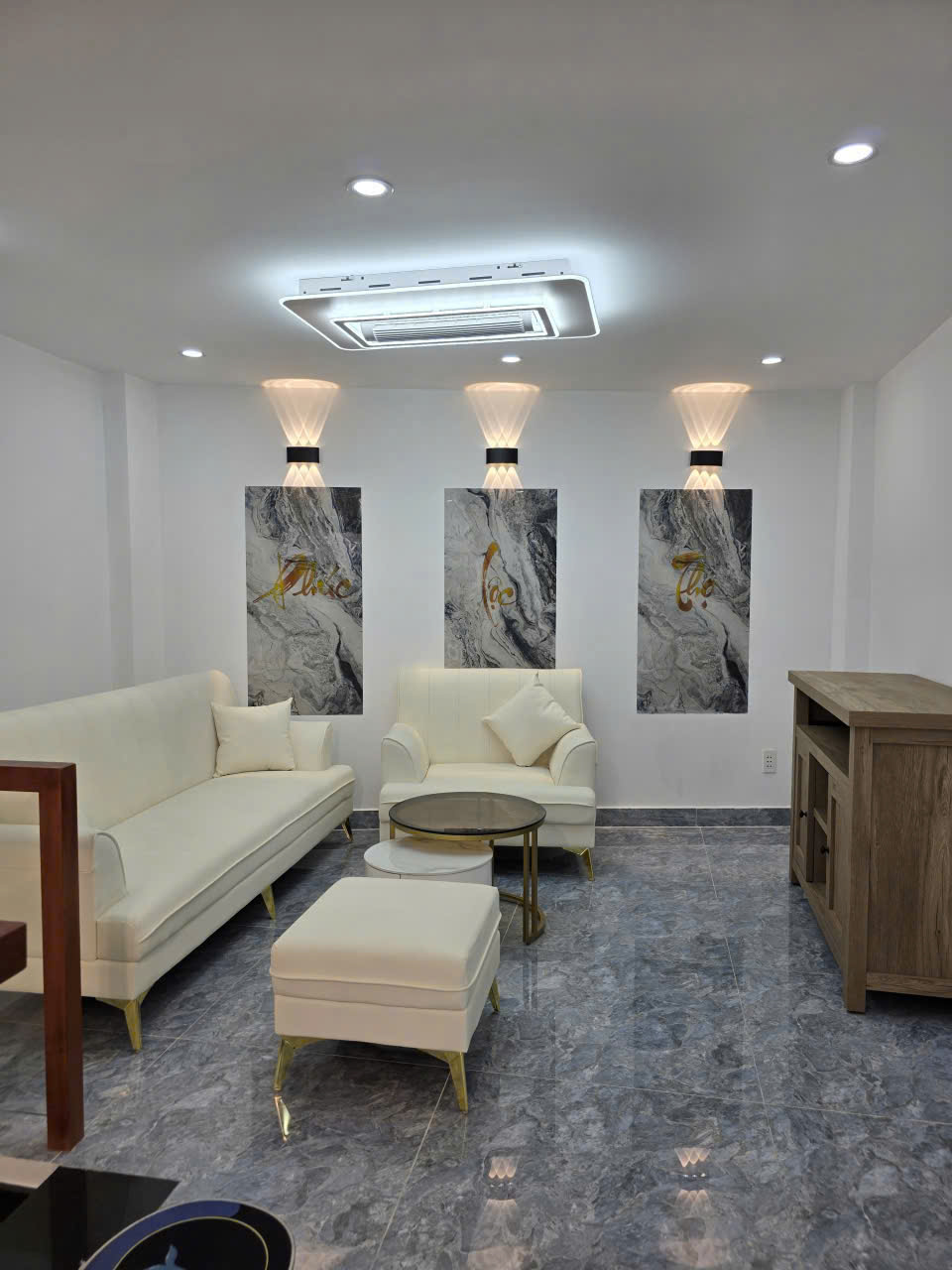 CHUYỂN CÔNG TÁC CẦN BÁN NHÀ MỚI XÂY, THIẾT KỆ HIỆN ĐẠI SANG TRỌNG, DTSD 300m2, P.TÂN TẠO(MỚI)