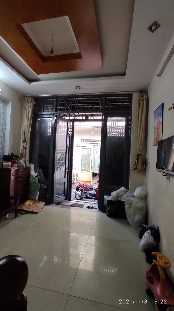Bán Gấp nhà Tân Phú - Vuông Vức ngay chợ vải - hẻm thông thoáng - Giá rẻ