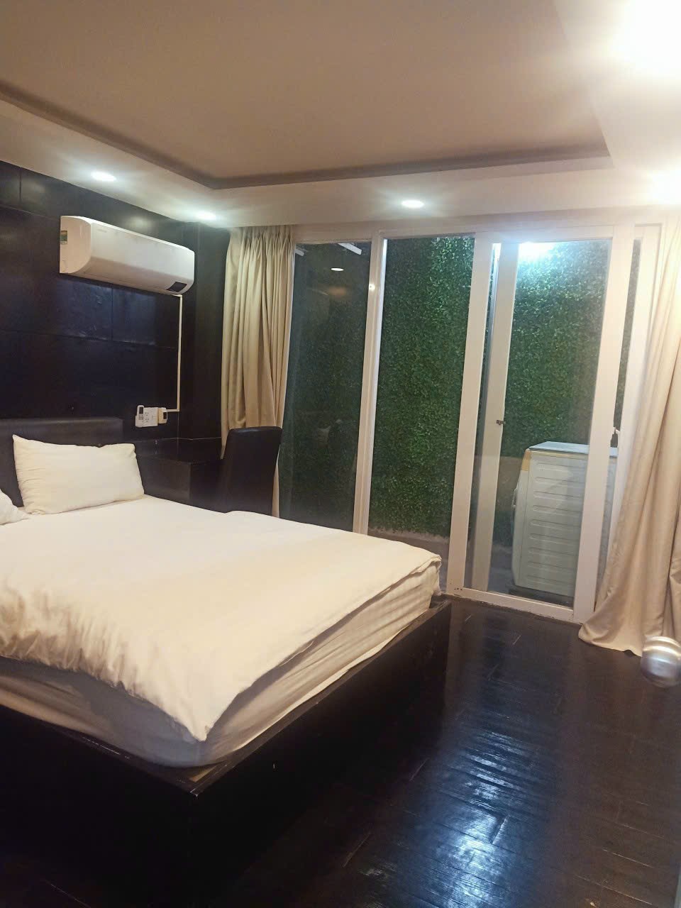 Cần cho thuê căn hộ dịch vụ 50m Trần Quang Diệu Quận 3 - Full nội thất