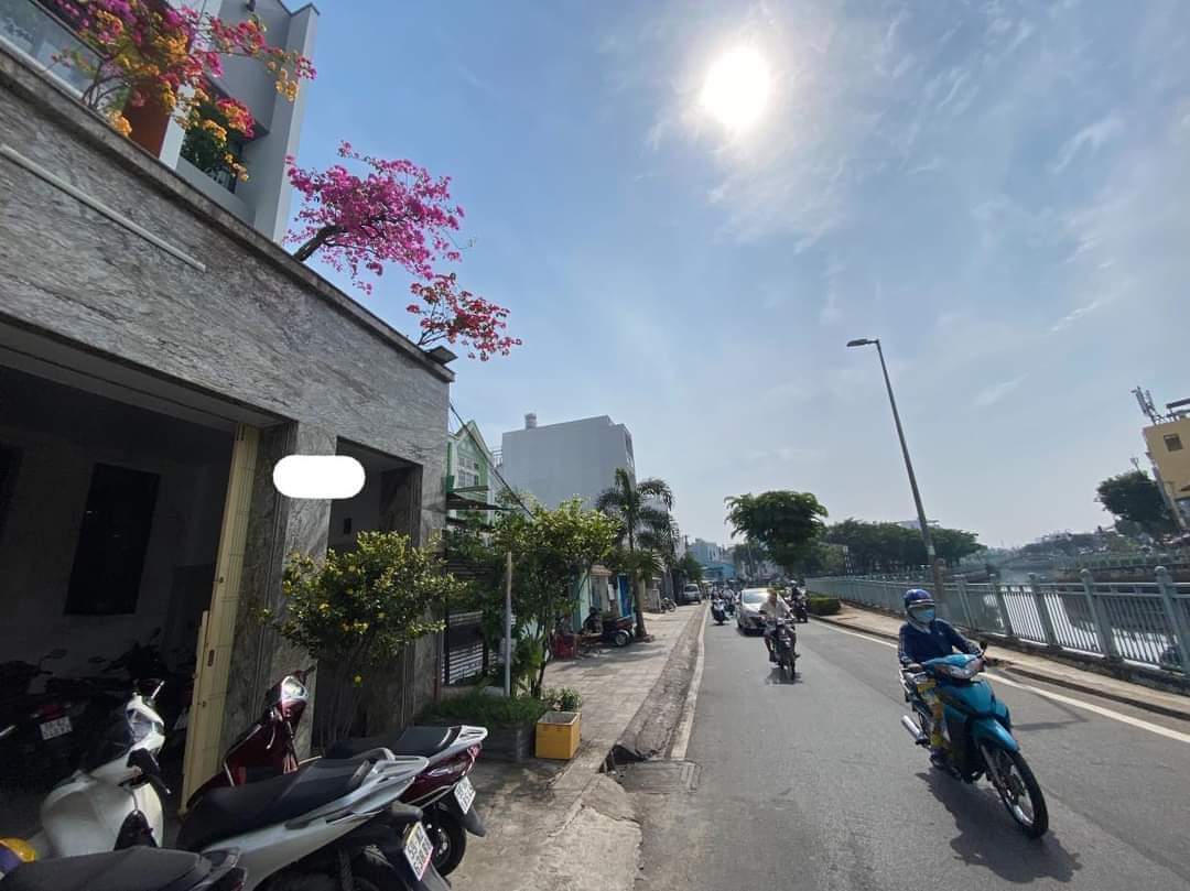 Bán nhà 3,5 tấm BTCT mặt tiền bến Phú Lâm - Phường 9 - Quận 6