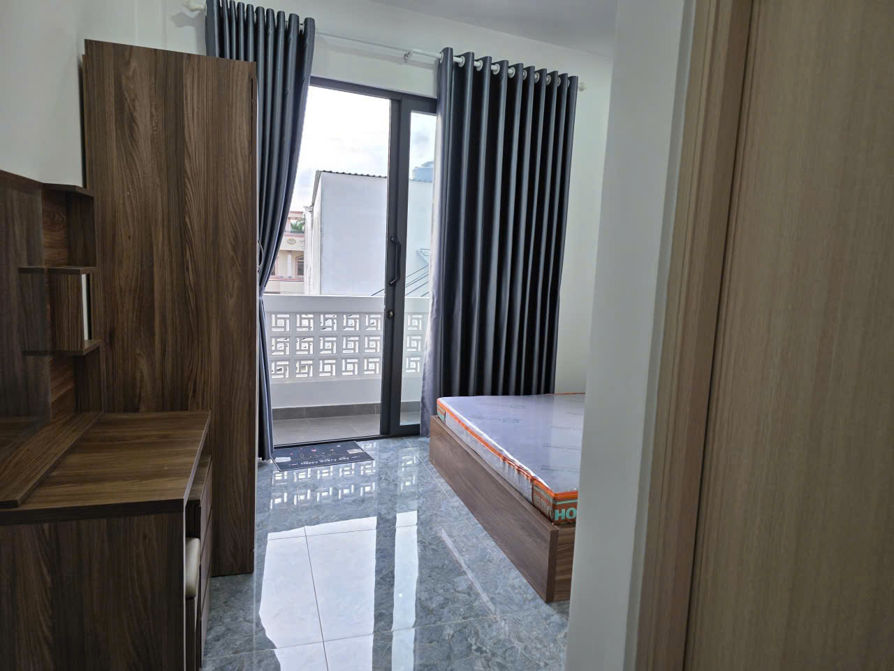 CHUYỂN CÔNG TÁC CẦN BÁN NHÀ MỚI XÂY, THIẾT KỆ HIỆN ĐẠI SANG TRỌNG, DTSD 300m2, P.TÂN TẠO(MỚI)