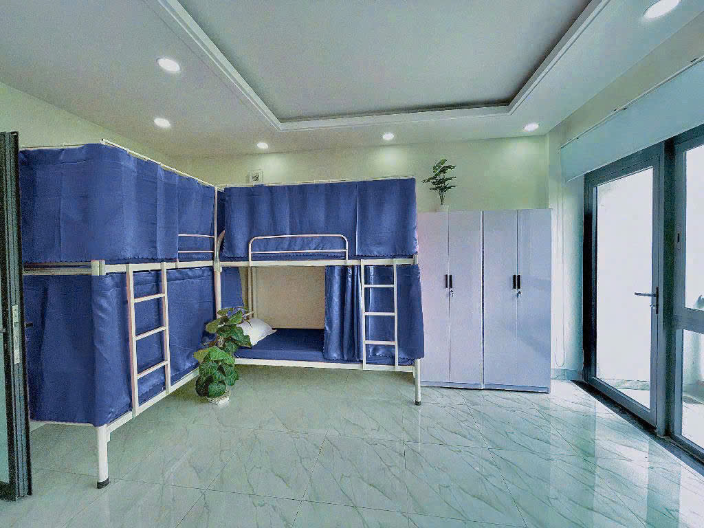 Cần 2 Nam ở ghép - phòng Ban công - đầy đủ nội thất Trong khu đô thị Vạn Phúc.Chỉ hơn 1tr/tháng