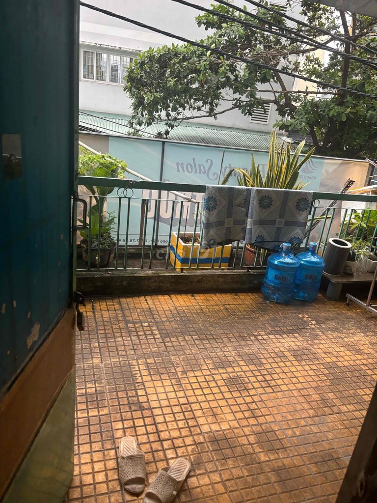 Cho nữ thuê phòng có ban công rộng thoáng,phòng trống giá chỉ hơn 3Tr ở Phú Nhuận