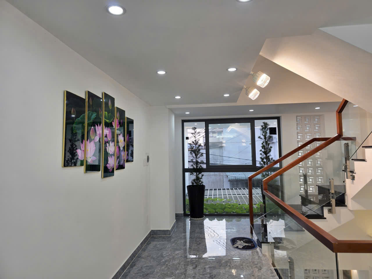 CHUYỂN CÔNG TÁC CẦN BÁN NHÀ MỚI XÂY, THIẾT KỆ HIỆN ĐẠI SANG TRỌNG, DTSD 300m2, P.TÂN TẠO(MỚI)